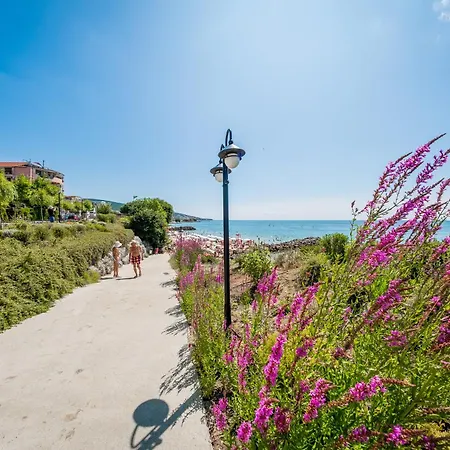 Resort Premier Fort Beach Hotel